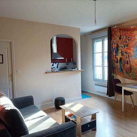 Le Cheval Blanc La Chartre Sur Le Loir Apartamento Exterior foto