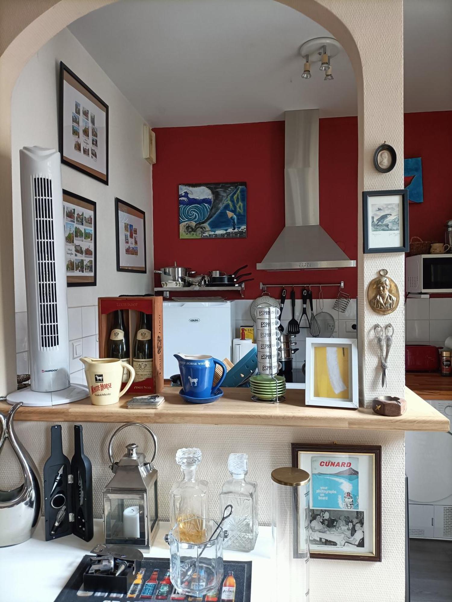 Le Cheval Blanc La Chartre Sur Le Loir Apartamento Exterior foto
